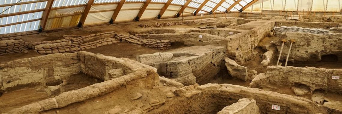 View of the ancient ruins at Çatalhöyük archaeological site in Çumra, Türkiye.